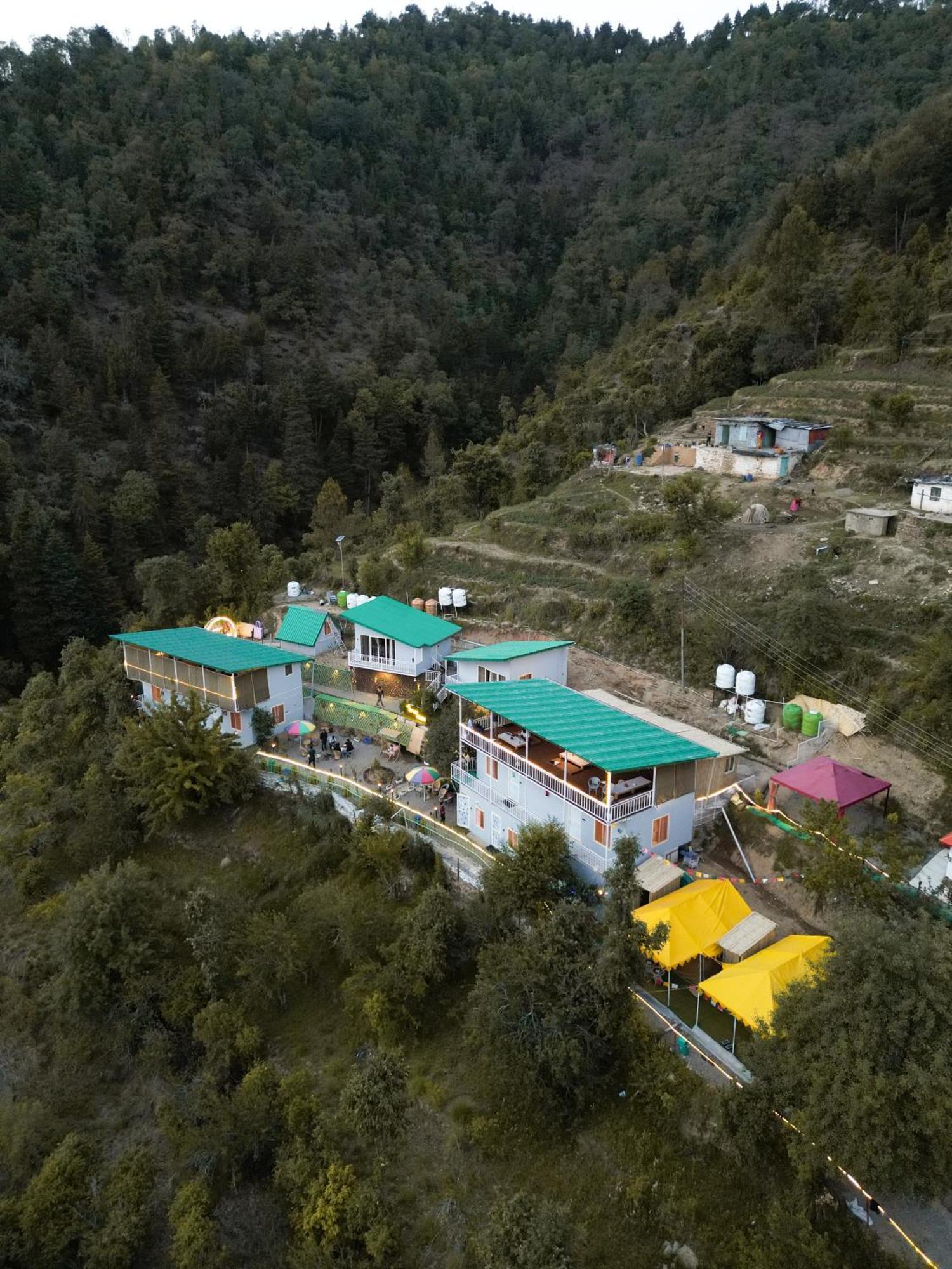 The Rare One'S Mukteshwar - Resort & Cafe Ngoại thất bức ảnh